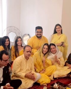 Nitibha Kaul Instagram - Engulfed in love ✨
.
.
.
.

#GrahPravesh #GrahPraveshPooja #Puja #PoojaVlog #BasantPanchami #YellowSuit #HouseOwner #LifeGoals #NKNeverStops #NKSays #NKaulsHome #HomeOwner