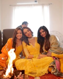 Nitibha Kaul Instagram - Engulfed in love ✨
.
.
.
.

#GrahPravesh #GrahPraveshPooja #Puja #PoojaVlog #BasantPanchami #YellowSuit #HouseOwner #LifeGoals #NKNeverStops #NKSays #NKaulsHome #HomeOwner