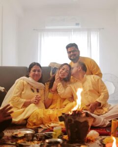 Nitibha Kaul Instagram - Engulfed in love ✨
.
.
.
.

#GrahPravesh #GrahPraveshPooja #Puja #PoojaVlog #BasantPanchami #YellowSuit #HouseOwner #LifeGoals #NKNeverStops #NKSays #NKaulsHome #HomeOwner