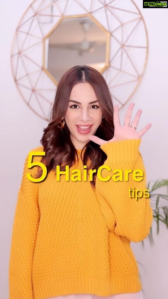 Nitibha Kaul Instagram - 5 Haircare tips you need to start following NOW!!! You know how I love sharing with you guys some haircare tips that I follow on a daily basis✨ And a recent addition to these hacks would be the oral strips from @wellbeing.nutrition These are plant based nano strips that melt in your mouth, way better than any pill or tablets🤌 #ad #haircare #wellbeingnutrition #healthyhairtips #hairgoals