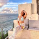 Nitibha Kaul Instagram – Golden hour magic ✨

#NKInBali #ChasingSunset #NKTravels #SunsetHour #GoldenHour #ElKabronBali #BaliSunset #TravelGram El Kabron Bali