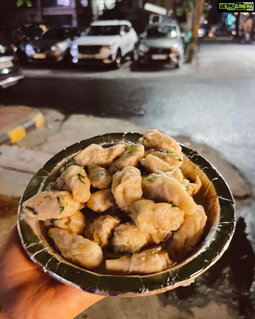 Nitibha Kaul Instagram - Dilli ki baarish aur momos 🤍 Delhi, India