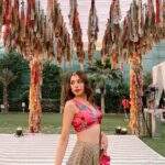 Nitibha Kaul Instagram - Photo dump from @khushboobawa’s mehendi sundowner ✨ Wearing @mahimamahajanofficial #Mehendi #SundownerWedding #Sharara #MehendiOutfit #WeddingVibes #IndianWedding #WeddingOutfitInspo #WeddingGuest