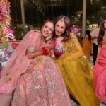 Nitibha Kaul Instagram – Photo dump from @khushboobawa’s mehendi sundowner ✨

Wearing @mahimamahajanofficial 

#Mehendi #SundownerWedding #Sharara #MehendiOutfit #WeddingVibes #IndianWedding #WeddingOutfitInspo #WeddingGuest