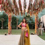 Nitibha Kaul Instagram – Photo dump from @khushboobawa’s mehendi sundowner ✨

Wearing @mahimamahajanofficial 

#Mehendi #SundownerWedding #Sharara #MehendiOutfit #WeddingVibes #IndianWedding #WeddingOutfitInspo #WeddingGuest