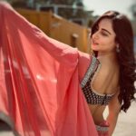 Niyati Fatnani Instagram - Always a Saree girl♥️ . . . #saree #dearishqonhotstar #asmitaroy #look #ootd #desigirl #niyatifatnani
