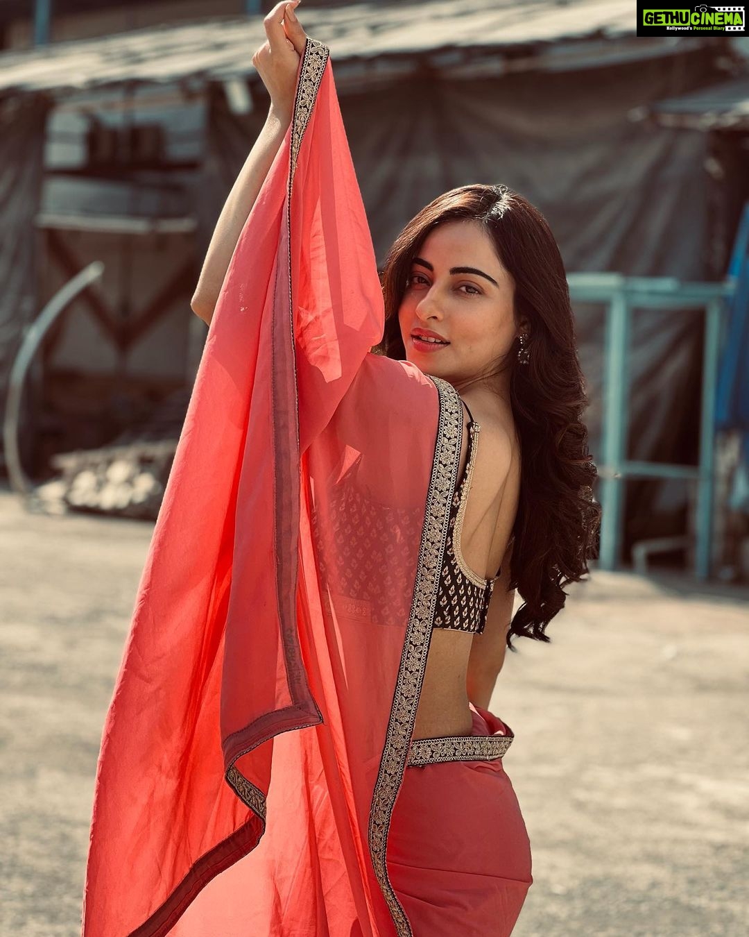 Niyati Fatnani Instagram - Always a Saree girl♥️ . . . #saree #dearishqonhotstar #asmitaroy #look #ootd #desigirl #niyatifatnani