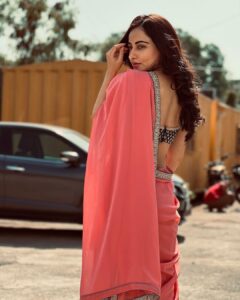 Niyati Fatnani Instagram - Always a Saree girl♥️ . . . #saree #dearishqonhotstar #asmitaroy #look #ootd #desigirl #niyatifatnani