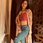 Niyati Fatnani Instagram - Chica Asmita Roy😉 . . . . #asmitaroy #dearishq #hotstar #web #ootd #romance #mystery #staytuned #niyatifatnani