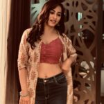 Niyati Fatnani Instagram - Chica Asmita Roy😉 . . . . #asmitaroy #dearishq #hotstar #web #ootd #romance #mystery #staytuned #niyatifatnani