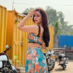 Niyati Fatnani Instagram - Going on a Date🥂 Will share the details soon XoXo💋 . . . . #asmitaroy #datenight #dearishq #staytuned #niyatifatnani