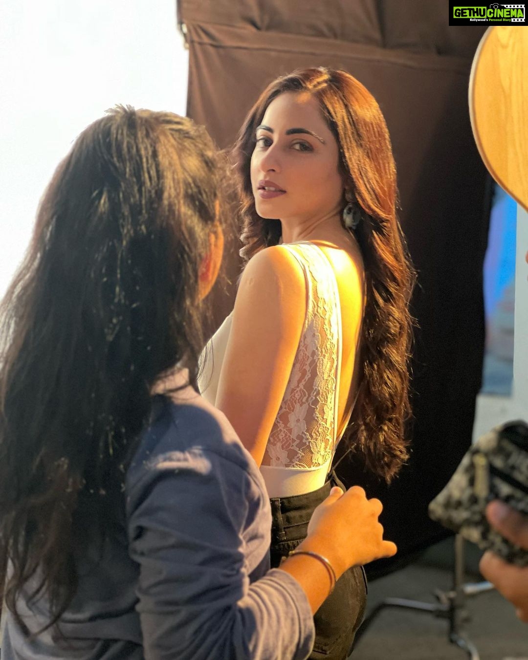 Niyati Fatnani Instagram - Fake it till you Make it🤪🎱 . . . . #asmitaroy #dearishqonhotstar #mystery #staytuned #drama #ott #romance #niyatifatnani