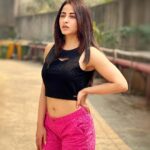 Niyati Fatnani Instagram - Edgy huh 💋 . . . . #asmita #mood #pink #dearishq #hotstar #web #romance #staytuned #niyatifatnani