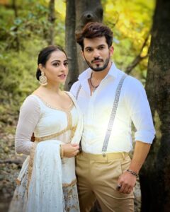 Niyati Fatnani Instagram - Tej and Avantika🥀
Tonight Tere Ishq mein Ghayal on @colorstv 
@arjunbijlani 
.
.
.
.
#tej #avantika #tereishqmeinghayal #colors #tonight #arjunbijlani #niyatifatnani