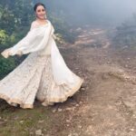 Niyati Fatnani Instagram - Aur jeene ko kya chahiye🥀 That’s me as Avantika. Stay tuned🫶❤️ Styled by: @anusoru . . . . #ishqmeinghayal #colors #staytuned #newme #cameo #avantika #niyatifatnani