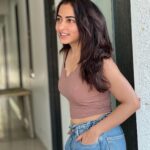 Niyati Fatnani Instagram - In the moment🌻 . . . . #workingsunday #shoot #dearishq #hotstar #moment #niyatifatnani