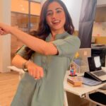 Niyati Fatnani Instagram - While waiting for my co-actor, catching up with some trend💁🏻‍♀️👻 . . . . . #trendingreels #flip #fun #asmita #roy #dearishqonhotstar #niyatifatnani