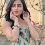 Niyati Fatnani Instagram - Asmita Roy🥀 Episode 3 of #dearishq streaming on @disneyplushotstar . . . . #asmita #editor #dearishqonhotstar #romance #lovestory #ott #bangali #newme #niyatifatnani