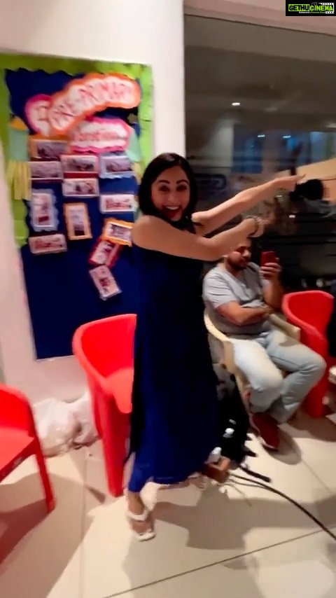 Niyati Fatnani Instagram - Disclaimer: is reel mein aapko style aur cartoon giri dono hi milenge🤪😉 2 days to go #dearishq With the team that enjoys the process of creativity 🧿❤️ @sehban_azim @atifcam @muskan_bajaj02081987 . . . . #reels #hotstar #26january #2023 #staytuned