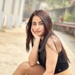 Niyati Fatnani Instagram - Edgy huh 💋 . . . . #asmita #mood #pink #dearishq #hotstar #web #romance #staytuned #niyatifatnani