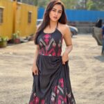 Niyati Fatnani Instagram - Right now only Girly and Flirty🦋🥀🌻💋🌈 . . . . #asmitaroy #dearishq #hotstar #staytuned #cutegirls #romance #niyatifatnani