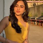 Niyati Fatnani Instagram - Looks like Mango season is coming soon🥭🌻🌞🥵🍹💛 . . . . #summer #summertime #february #dearishq #asmita #romance #hotstar #staytuned #niyatifatnani