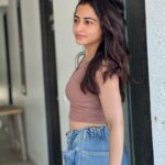 Niyati Fatnani Instagram - In the moment🌻 . . . . #workingsunday #shoot #dearishq #hotstar #moment #niyatifatnani
