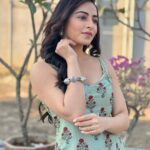 Niyati Fatnani Instagram - Asmita Roy🥀 Episode 3 of #dearishq streaming on @disneyplushotstar . . . . #asmita #editor #dearishqonhotstar #romance #lovestory #ott #bangali #newme #niyatifatnani