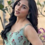 Niyati Fatnani Instagram - Asmita Roy🥀 Episode 3 of #dearishq streaming on @disneyplushotstar . . . . #asmita #editor #dearishqonhotstar #romance #lovestory #ott #bangali #newme #niyatifatnani