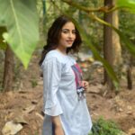Niyati Fatnani Instagram - Hum Labon Se Keh Na Paye, Unse Hal-E-Dil kabhi Aur wo samjhe nahi yeh Khamoshi kya Cheez hai 🥀🧿🎶 . . . . #gazal #mood #something #newyear #january #capricorn #friday #niyatifatnani