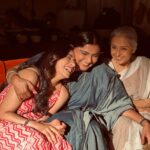Niyati Fatnani Instagram - Behind strong Asmita, is a stronger, wiser, cuter Ma and Thamma❤️🥰😘 @jyotimukerji and Beena ma’am . . . #dearishqonhotstar #asmitaroy #family #atrongwomen #niyatifatnani