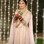 Niyati Fatnani Instagram - Be a Pataka, don’t burst one💥😄 HAPPY DIWALI🪔 . . . . . . #happydiwali #2022 #festivewear #fest #newbeginnings #tradition #blessings #gratitude #niyatifatnani