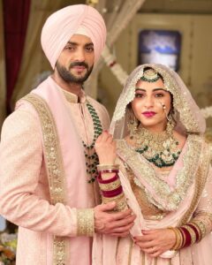 Niyati Fatnani Instagram - Kya Bolte ho, karloon Chichad Singh se Shaadi? 😉
-Ginny Grewal
.
.
.
.
.
#gityawedding #ginnigrewal #aditya #channamereya #gitya #inshoot #niyatifatnani #bridal