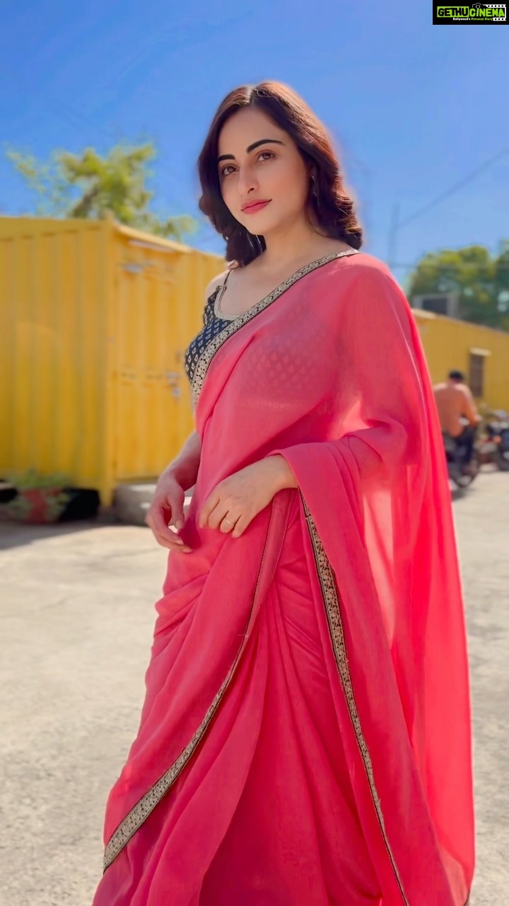 Niyati Fatnani - 57K Likes - Trust me that’s purely saree effect 🫣♥️
.
.
.
.
#saree #love #indian #desigirl #reels #newlook #dearishqonhotstar #asmitaroy #niyatifatnani