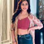 Niyati Fatnani Instagram - Chica Asmita Roy😉 . . . . #asmitaroy #dearishq #hotstar #web #ootd #romance #mystery #staytuned #niyatifatnani