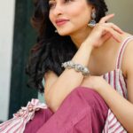 Niyati Fatnani Instagram - Can’t miss a chance to dance💋 Video credits: @satyampanday2028 . . . . #rideit #dancereels #dearishqonhotstar #asmitaroy #niyatifatnani
