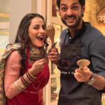 Niyati Fatnani Instagram - Mr. Aditya R Singh and Mrs. Ginny A Singh All smiles start to end… @karanwahi . . . . . Thankyou @fatimawahi for beautiful aprons #gitya #smiles #fanlove #channamereya #karanwahi #niyatifatnani