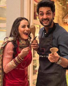Niyati Fatnani Instagram - Mr. Aditya R Singh and Mrs. Ginny A Singh All smiles start to end… @karanwahi . . . . . Thankyou @fatimawahi for beautiful aprons #gitya #smiles #fanlove #channamereya #karanwahi #niyatifatnani