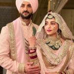 Niyati Fatnani Instagram - Kya Bolte ho, karloon Chichad Singh se Shaadi? 😉 -Ginny Grewal . . . . . #gityawedding #ginnigrewal #aditya #channamereya #gitya #inshoot #niyatifatnani #bridal