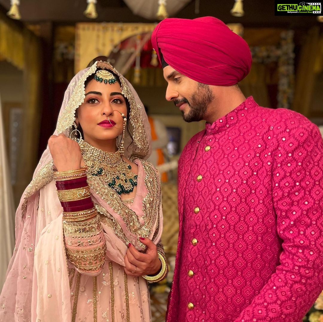 Niyati Fatnani Instagram - Swipe right…. Plot twist? . . . . . . #channamereya #shardulpandit #niyatifatnani #karanwahi