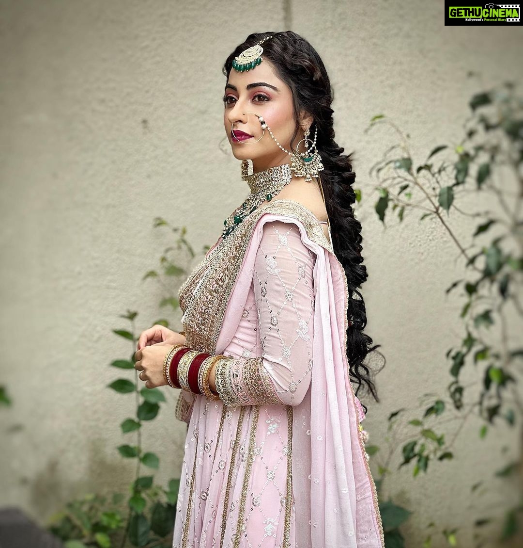 Niyati Fatnani Instagram - The feeling of love🥀 . . . . . . #bride #ready #channamereya #ginni #gitya #marriage #ethnicwear #traditional #niyatifatnani