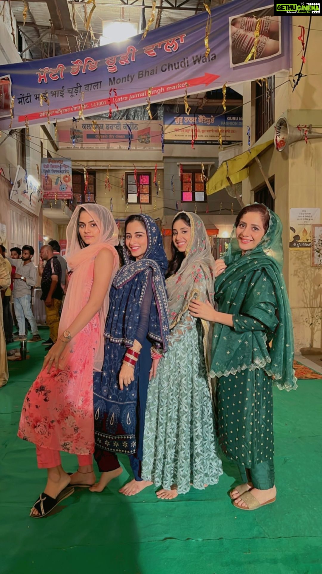 Niyati Fatnani - 259K Likes - Chaand Bairi Chhup Jane De😉😘
@vishwapreet_kaur @dhriti.goenka @me_sanjanaa
.
.
.
.
.
.
#channamereya #coactors #trendingreels #oldsongs #fun #dancing #happygirls #prettiest #ginni #niyatifatnani