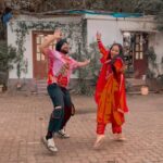 Niyati Fatnani Instagram - The Dance Fever is on dance 💃 Checkout our Brand new #weddingsong that’s already Ruling the chart buster with your love and support has already crossed 1.3 Million Sharing a small glimpse from #ginni n #goldie Direct from the sets of #channamereya Show some love by making your Reels on the same 😎😎 @niyatifatnani @eleganteyemusic @channa_mereya_gitya_diehearts @channamereyaxfp @ajayjain2312 #dance #wedding #music #song #punjabi #swag #musician #niyatifatnani #kanwalpreet #wedding #instagood #instagram #goodvibes #vibe #punjabisongs #punjabi #black #bts