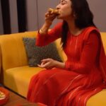 Niyati Fatnani Instagram - Navratri mein pizza craving? 🍕🤤 @ovenstory hai na, with unique, standout toppings! 🤩 Enjoy pure veg pizzas like Maharaja Veg Tandoori Cheese, Peri Peri Paneer Tikka, Falafel Chipotle Cheese, and many more 😍 Order now from Oven Story ⬇️ Oven Story app| Ovenstory.in | EatSure | Swiggy | Zomato #ovenstory #ovenstorypizza #standouttoppings #navratri #navratrispecial #vegpizza
