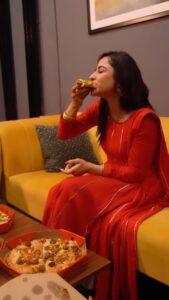 Niyati Fatnani Instagram - Navratri mein pizza craving? 🍕🤤 @ovenstory hai na, with unique, standout toppings! 🤩

Enjoy pure veg pizzas like 
Maharaja Veg Tandoori Cheese, Peri Peri Paneer Tikka, Falafel Chipotle Cheese, and many more 😍

Order now from Oven Story
⬇️
Oven Story app| Ovenstory.in | EatSure | Swiggy | Zomato

#ovenstory #ovenstorypizza #standouttoppings #navratri #navratrispecial #vegpizza