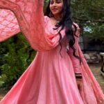 Niyati Fatnani Instagram - Aja Soneya🥰🍃🥀 . . . . . . #trendingreels #punjabisongs #fun #onset #salwarsuits #channamereya #niyatifatnani