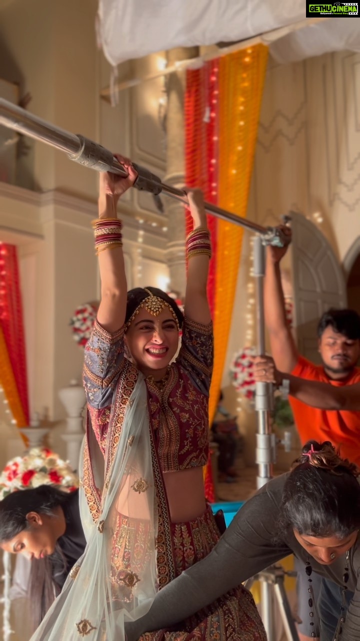 Niyati Fatnani - 155.4K Likes - When work and workout is taken care of👻
Those who wondered how did I walk on this nail bed. This is how..
.
.
.
.
.
#funshoot #channamereya #drama #soapera #work #trending #niyatifatnani