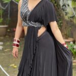 Niyati Fatnani Instagram - Black saree effect🖤🥀 . . . . . . #blacksaree #k3g #funnyreels #justforfun #niyatifatnani