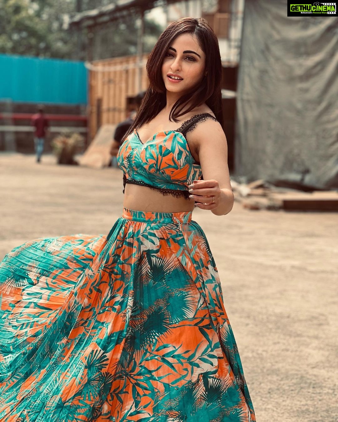 Niyati Fatnani Instagram - Going on a Date🥂 Will share the details soon XoXo💋 . . . . #asmitaroy #datenight #dearishq #staytuned #niyatifatnani