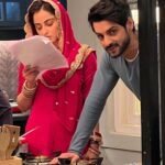 Niyati Fatnani Instagram - On special request from all #gitya fans who demanded for a bts of this scene❤️🌸 @karanwahi . . . . . . #bts #scene #channamereya #fun #work #lovewhatido #actorslife #inshoot #karanwahi #niyatifatnani